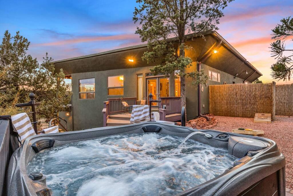 Close To Fresh Creek! Sleeps 12 ~ Amazing Views W/Serene Open Space ~ Hot Tub + Game Room ~ Trails Outside Sedona Exterior photo