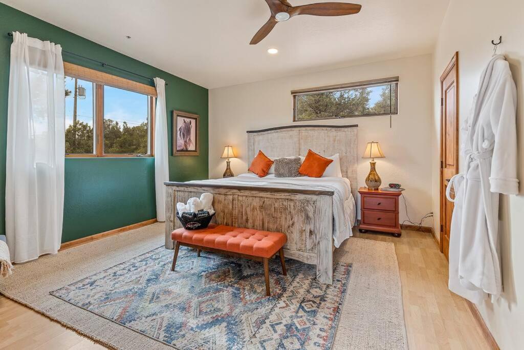 Close To Fresh Creek! Sleeps 12 ~ Amazing Views W/Serene Open Space ~ Hot Tub + Game Room ~ Trails Outside Sedona Exterior photo