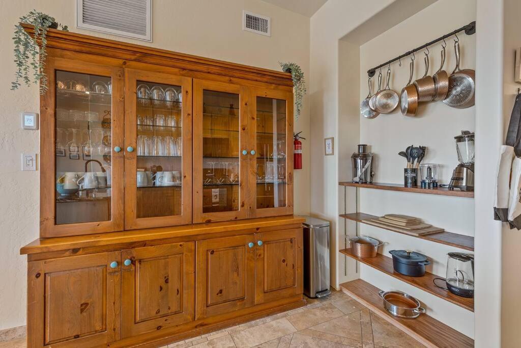 Close To Fresh Creek! Sleeps 12 ~ Amazing Views W/Serene Open Space ~ Hot Tub + Game Room ~ Trails Outside Sedona Exterior photo